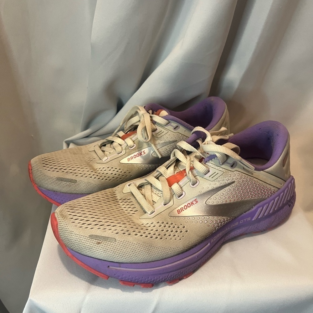 Brooks Adrenaline GTS 22 Women's Running Shoes - Cream and Purple - Picture 3 of 11